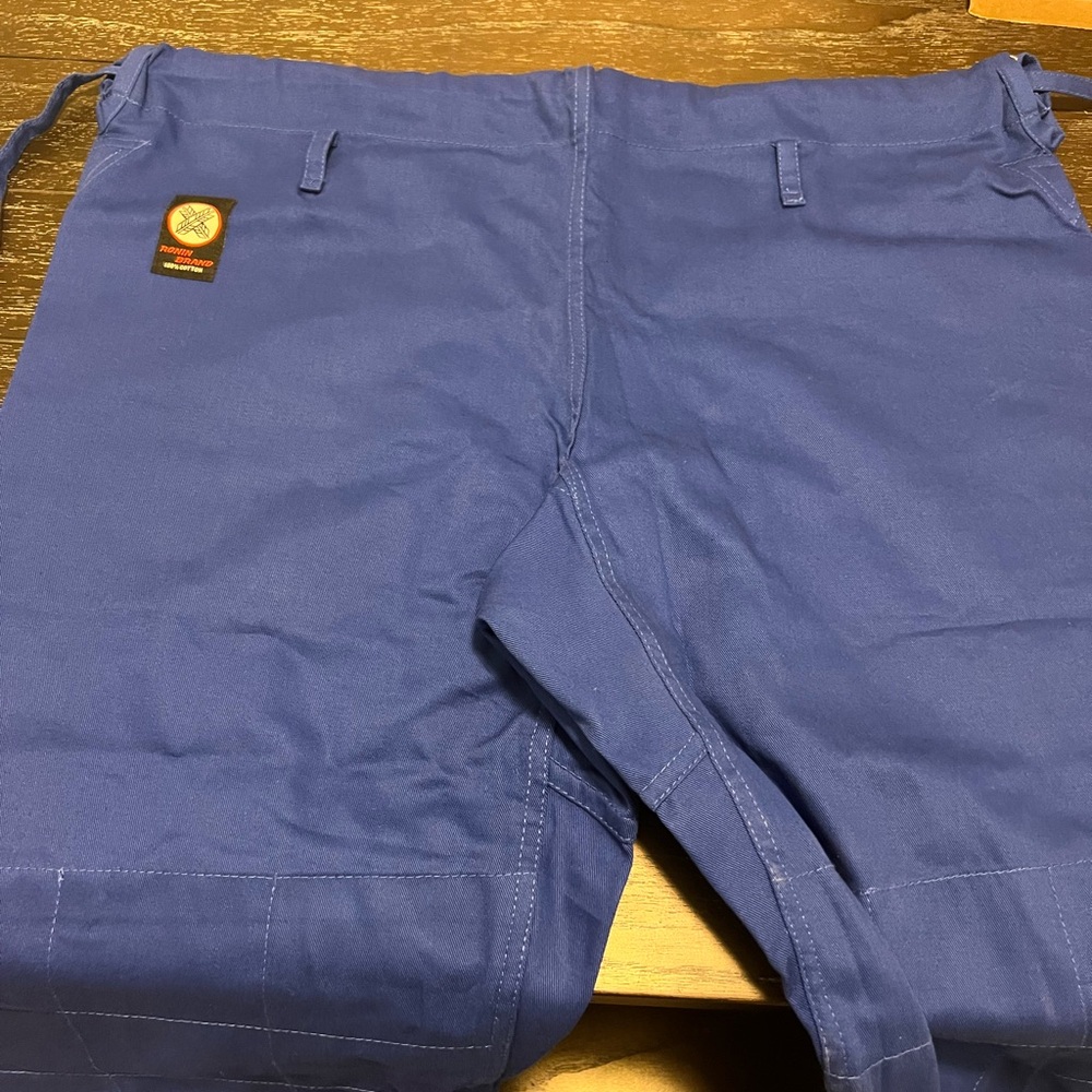 Ronin Brand judo pants.  Size 5.  Never worn. Blue.